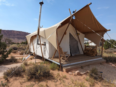 Featured image for blog post: Under Canvas Glamping in Moab