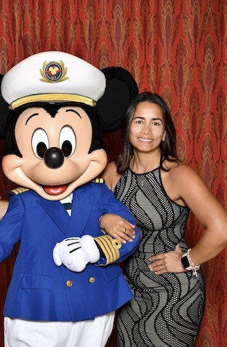 Portrait photo of Claudia, travel agent