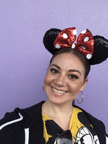 Portrait photo of Lauren, travel agent