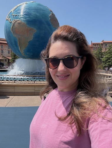 Portrait photo of Vanessa, travel agent