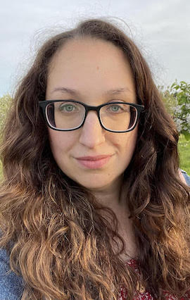 Portrait photo of Holly, travel agent