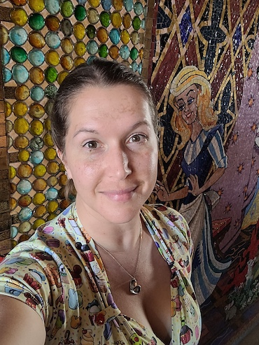 Portrait photo of Victoria, travel agent