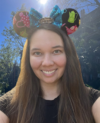 Portrait photo of Kathryn, travel agent