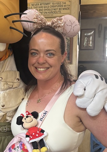 Portrait photo of Becki, travel agent