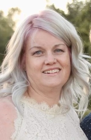 Portrait photo of Dominique, travel agent