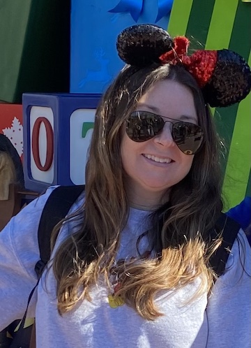 Portrait photo of Amber W, travel agent