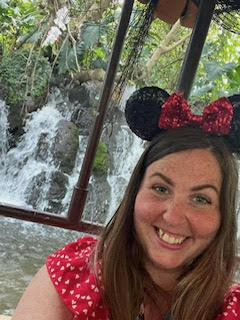 Portrait photo of Kasie, travel agent