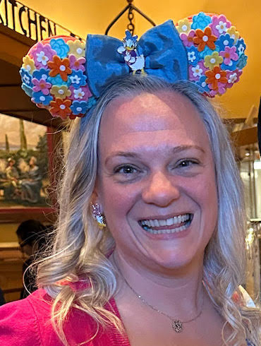 Portrait photo of Heather, travel agent