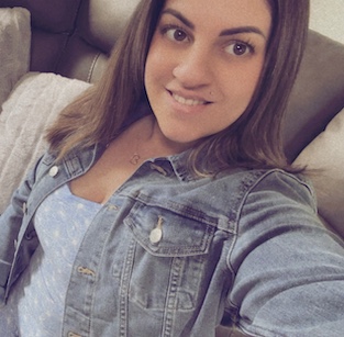 Portrait photo of Amanda, travel agent