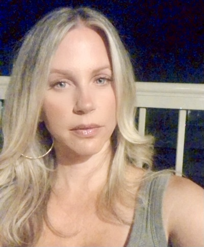 Portrait photo of Amy, travel agent