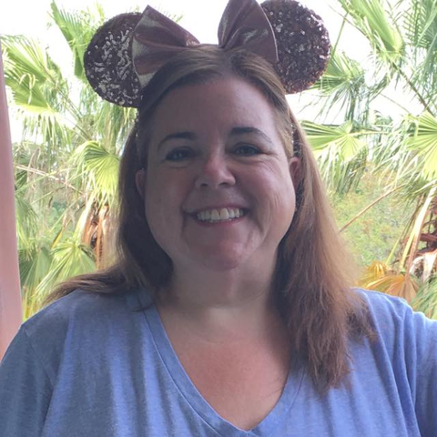 Portrait photo of Nia, travel agent