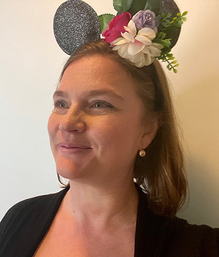 Portrait photo of Sarah, travel agent