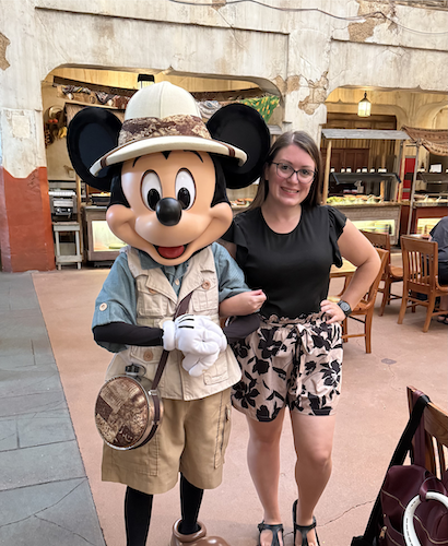 Portrait photo of Bonnie, travel agent