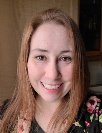 Portrait photo of Leanne, travel agent