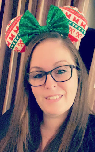 Portrait photo of Jen, travel agent