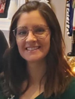 Portrait photo of Lori, travel agent