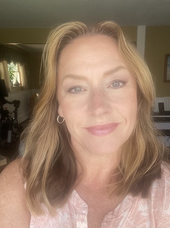 Portrait photo of Shanonn, travel agent