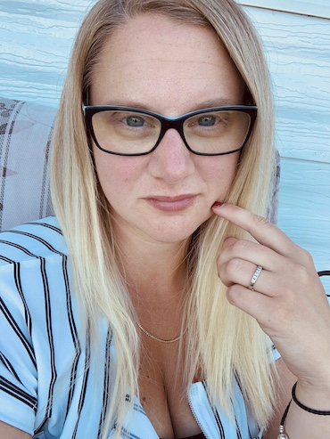 Portrait photo of Nathalie, travel agent