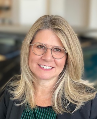 Portrait photo of Jill, travel agent