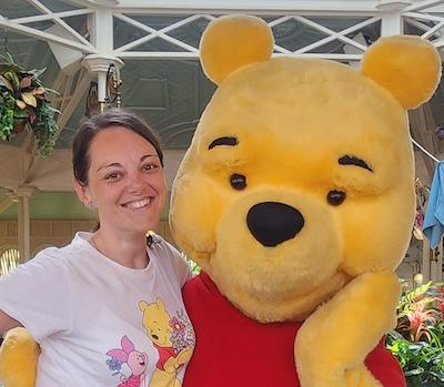 Portrait photo of Jennifer Marshall, travel agent