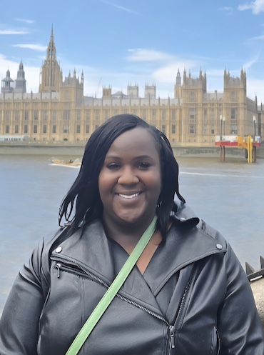 Portrait photo of Monique, travel agent