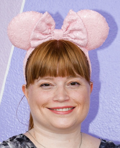 Portrait photo of Jenny, travel agent